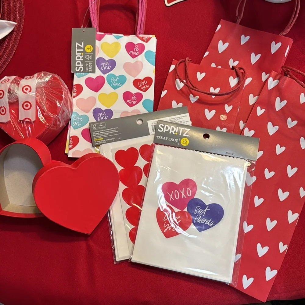 NEW❣️ Valentine Gift Bag Bundle. Wine bags, Treat bags, Gift bags, Heart boxes
